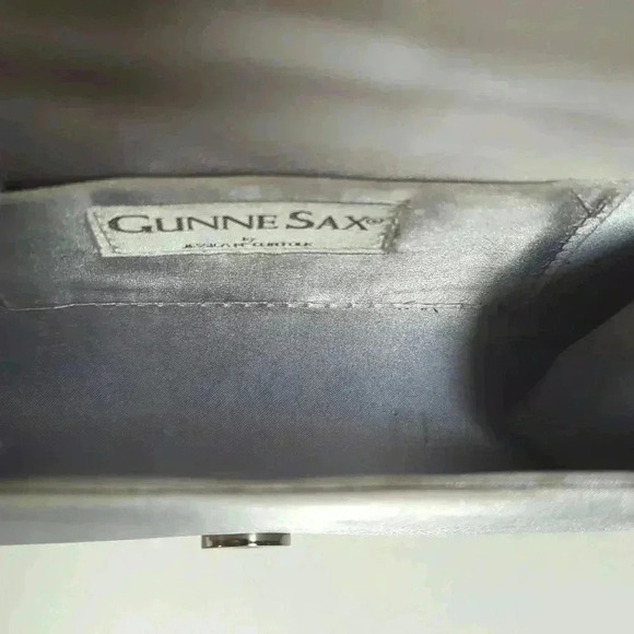 Gunne Sax by Jessica McClintock small purse with detachable chain - Picture 5 of 8